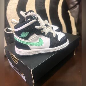 Nike toddler 4C High-Top Sneakers - Black, White & Mint JORDAN